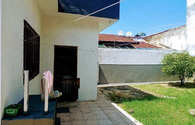 Imagem: A casa e possui 2 Dormitórios, Suítes, 1 Banheiro, 4 Vagas