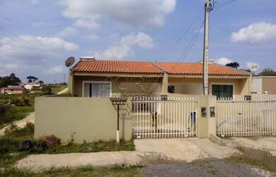 Imagem: A casa possui 2 Dormitórios, 1 Banheiro, 1 Vaga na garagem