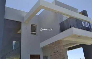 Imagem: A casa possui 3 Dormitórios, 1 Banheiro, 2 Vagas na garagem