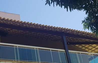 Imagem: A casa possui 2 Dormitórios, 3 Banheiros, 1 Vaga na garagem