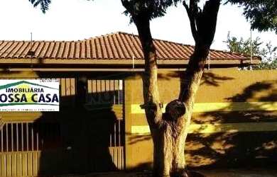 Imagem: A casa possui 3 Dormitórios, 2 Banheiros, 1 Vaga na garagem