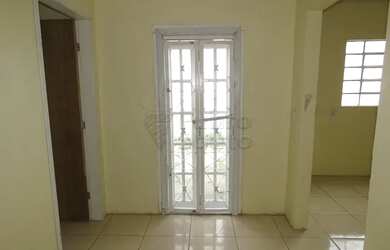 Imagem: A casa possui 2 Dormitórios, 1 Banheiro, 1 Vaga na garagem