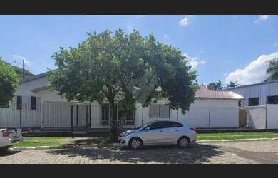 Imagem: A casa possui 3 Dormitórios, 2 Banheiros, 2 Vagas na garagem