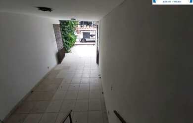 Imagem: A casa possui 4 Dormitórios, 3 Banheiros, 2 Vagas na garagem