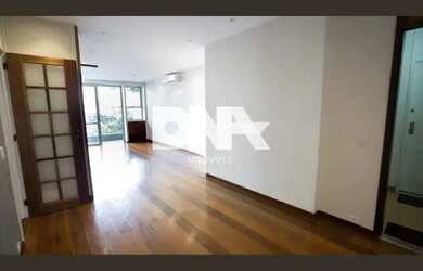 Imagem: O apartamento possui 3 Dormitórios, 3 Banheiros, 2 Vagas na