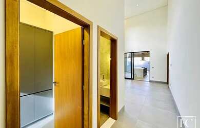 Imagem 3: Com uma fachada de tirar o fôlego, essa linda casa no Village Damha Rio...