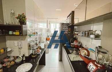 Imagem: O apartamento possui 3 Dormitórios, 1 Banheiro, 2 Vagas na