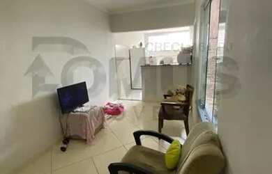 Imagem: A casa possui 2 Dormitórios, 2 Banheiros, 1 Vaga na garagem