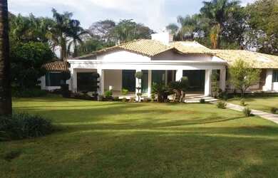 Imagem: A casa em condomínio possui 5 Dormitórios, 5 Banheiros, 5