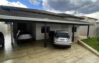 Imagem: A casa possui 3 Dormitórios, 3 Banheiros, 3 Vagas na garagem