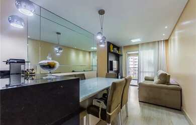 Imagem: O apartamento possui 2 Dormitórios, 1 Banheiro, 1 Vaga na garagem