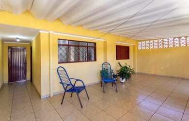 Imagem: A casa possui 2 Dormitórios, 1 Banheiro, 1 Vaga na garagem