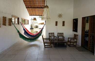 Imagem: A casa possui 4 Dormitórios, 2 Vagas na garagem e está localizado