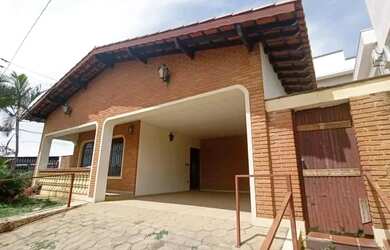 Imagem: O depósito possui 2 Vagas na garagem, 222m² de Área e está