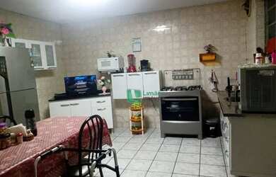 Imagem: A casa possui 4 Dormitórios, 3 Banheiros, 1 Vaga na garagem