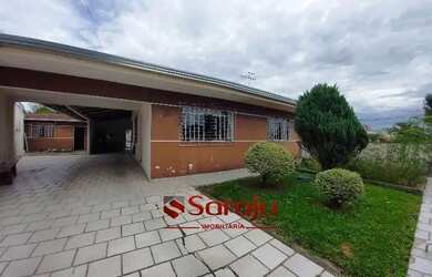 Imagem: A casa possui 4 Dormitórios, 4 Banheiros, 4 Vagas na garagem