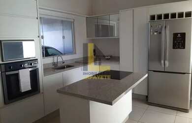 Imagem: A casa possui 2 Dormitórios, 1 Banheiro, 3 Vagas na garagem