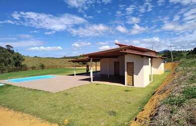 Imagem: A chácara possui 3.000m² de Área e está localizado em Timbuí