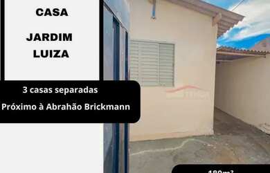 Imagem: A casa possui 2 Dormitórios, 1 Banheiro, 1 Vaga na garagem