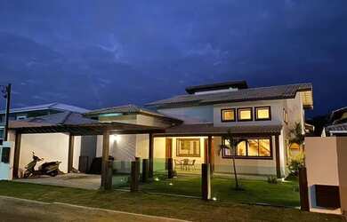 Imagem: A casa possui 5 Dormitórios, 4 Banheiros, 3 Vagas na garagem