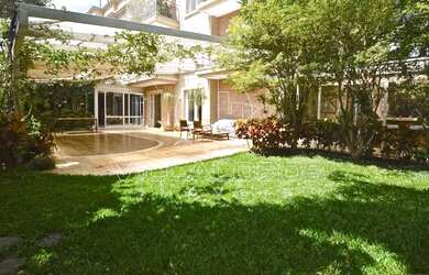 Imagem: O apartamento possui 5 Dormitórios, 5 Banheiros, 5 Vagas na