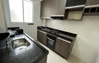 Imagem: O apartamento possui 2 Dormitórios, 1 Banheiro, 1 Vaga na garagem