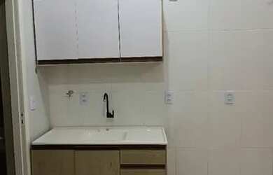 Imagem: A casa possui 1 Banheiro, 5 Vagas na garagem, 30m² de Área