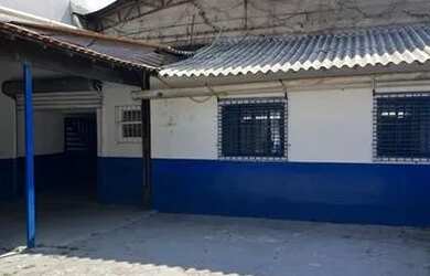 Imagem: O depósito possui 1 Vaga na garagem e 500m² de Área e está