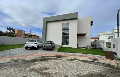 Imagem: A casa possui 3 Dormitórios, 4 Banheiros, 4 Vagas na garagem