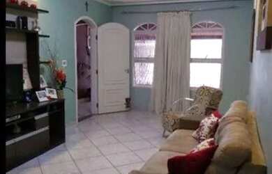 Imagem: A casa possui 3 Dormitórios, 3 Banheiros, 2 Vagas na garagem