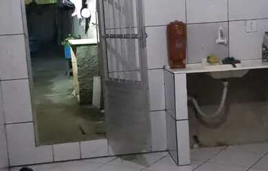 Imagem: A casa possui 2 Dormitórios, 1 Banheiro, 100m² de Área e