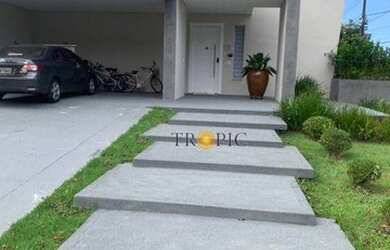 Imagem: A casa em condomínio possui 4 Dormitórios, 5 Banheiros, 4