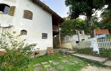 Imagem: A casa possui 2 Dormitórios, 2 Banheiros, 2 Vagas na garagem