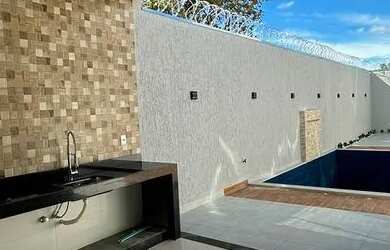 Imagem: A casa possui 3 Dormitórios, 1 Banheiro, 265m² de Área e