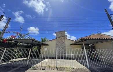 Imagem: A casa possui 2 Dormitórios, 1 Banheiro, 1 Vaga na garagem