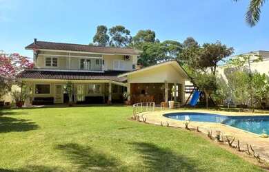 Imagem: A casa em condomínio possui 4 Dormitórios, 5 Banheiros, 5