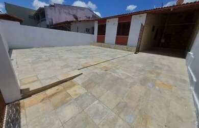 Imagem: A casa possui 4 Dormitórios, 3 Banheiros, 4 Vagas na garagem