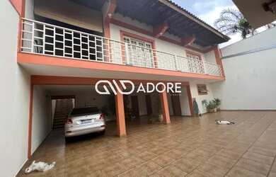 Imagem: A casa possui 3 Dormitórios, 4 Banheiros, 5 Vagas na garagem