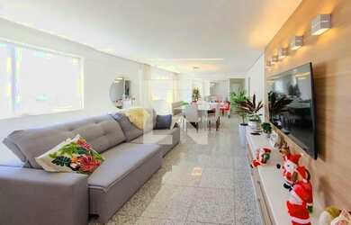 Imagem: O apartamento possui 4 Dormitórios, 2 Banheiros, 3 Vagas na