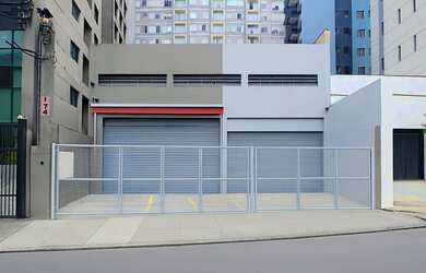 Imagem: O depósito possui 3 Vagas na garagem, 170m² de Área e está