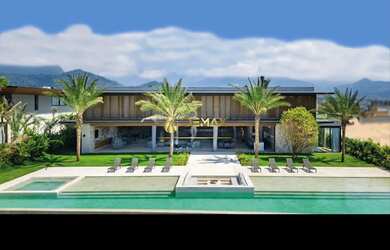 Imagem: A casa possui 5 Dormitórios, 5 Banheiros, 5 Vagas na garagem