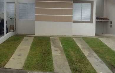 Imagem: A casa em condomínio possui 3 Dormitórios, 2 Banheiros, 2