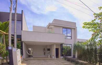 Imagem: A casa em condomínio possui 4 Dormitórios, 4 Banheiros, 4