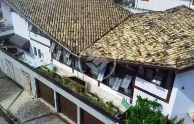 Imagem: A casa possui 3 Dormitórios, 4 Banheiros, 4 Vagas na garagem