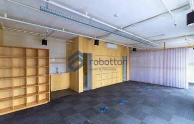 Imagem: O depósito possui 3 Vagas na garagem e 121m² de Área e está