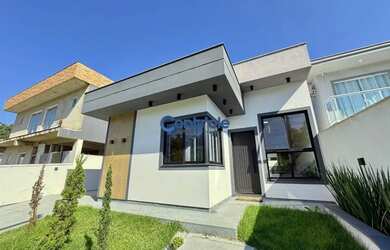 Imagem: A casa possui 3 Dormitórios, 2 Banheiros, 3 Vagas na garagem