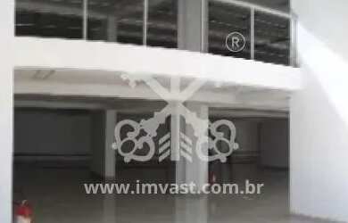 Imagem: O depósito possui 5 Vagas na garagem, 2.200m² de Área e