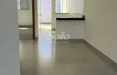 Imagem: A casa possui 2 Dormitórios, 2 Banheiros, 2 Vagas na garagem