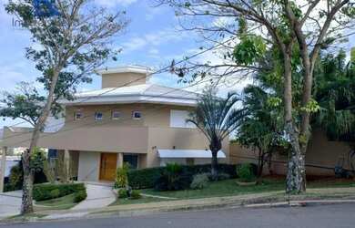 Imagem: A casa em condomínio possui 4 Dormitórios, 5 Banheiros, 5