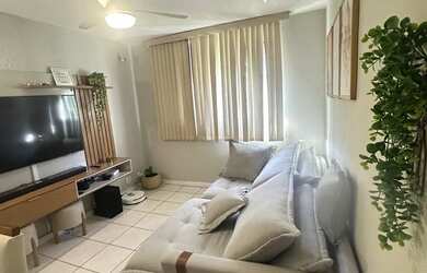 Imagem: O apartamento possui 2 Dormitórios, 1 Banheiro, 1 Vaga na garagem